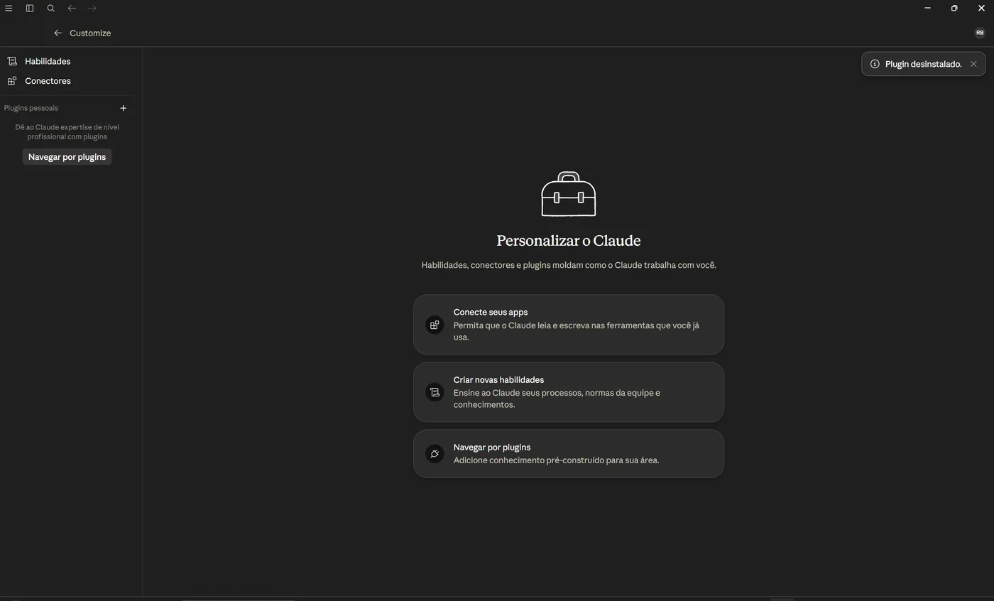 Ecrã Personalizar o Claude, com a barra lateral de competências, conectores e plugins pessoais e o botão Navegar por plugins.